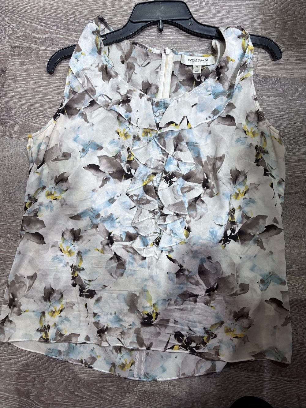 St. John Sleeveless Ruffle Front Floral Blouse in Cream and Blue
